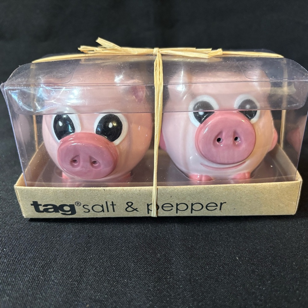 Tag Pink Pig Salt and Pepper Set NEW Country Farmhouse Kitchen